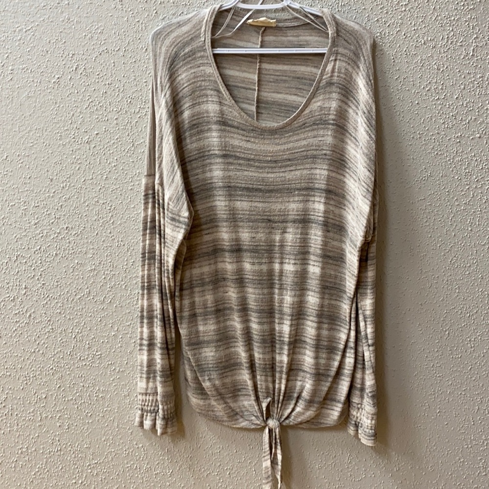 Coverstichted long sleeve shirt